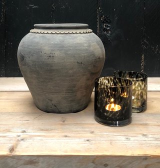 grijze clay pot